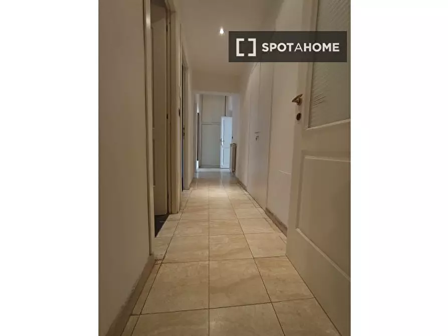 Immagine 12 di Camera condivisa in affitto  in Via Angelo Poliziano a Roma