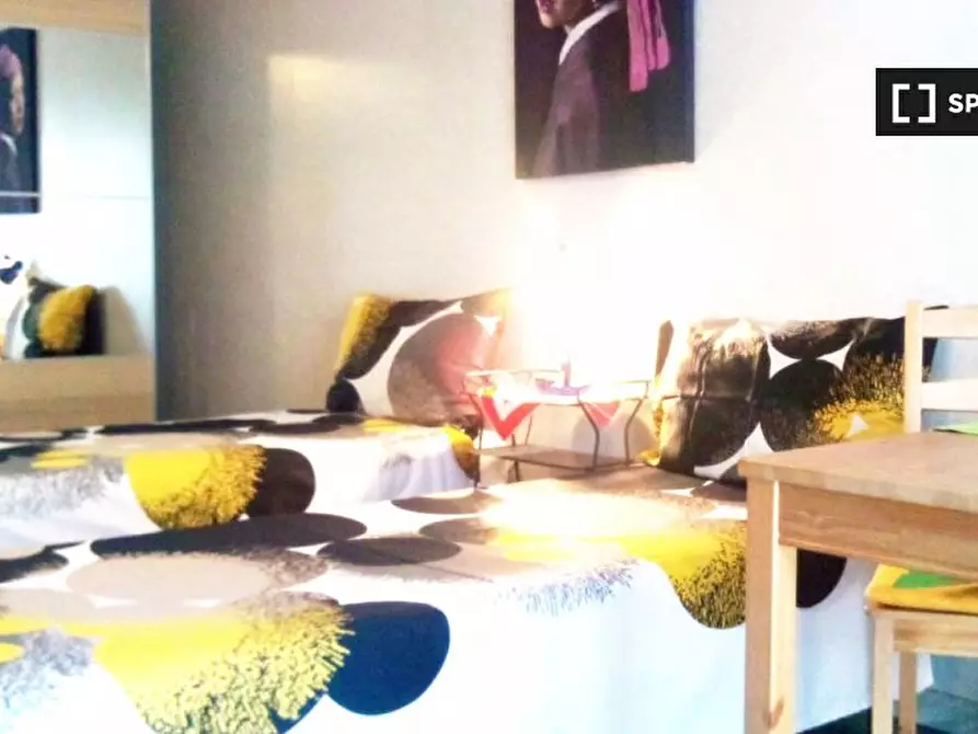 Immagine 3 di Camera condivisa in affitto  in Viale Partenope a Roma