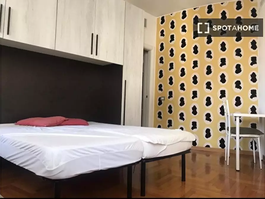 Immagine 3 di Camera condivisa in affitto  in Via Montepulciano a Milano