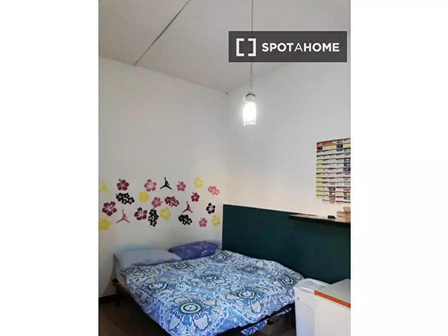 Immagine 4 di Camera condivisa in affitto  in Via Rosa Raimondi Garibaldi, 00145 Roma RM, Italy a Roma