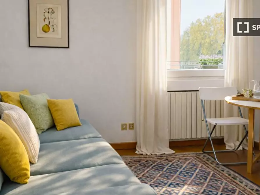 Immagine 1 di Appartamento in affitto  in Via G. Leopardi a Milano