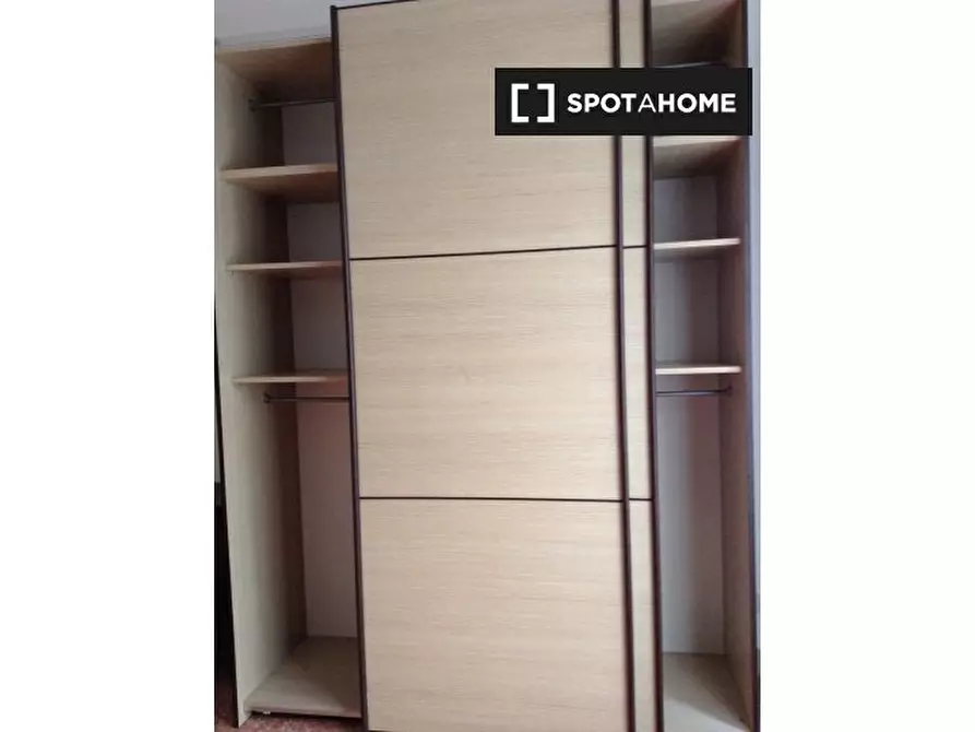 Immagine 16 di Camera condivisa in affitto  in Via degli Umbri a Roma