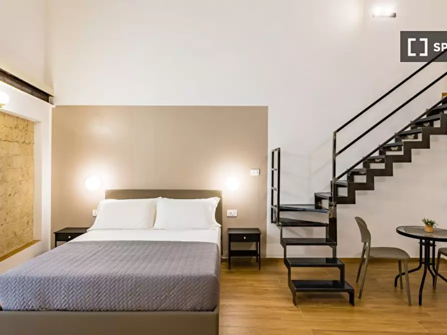 Immagine 2 di Appartamento in affitto  in Via Santa Teresa degli Scalzi a Napoli