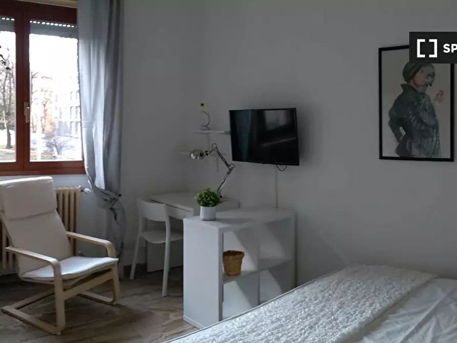 Immagine 2 di Camera condivisa in affitto  in Via Carlo Valvassori Peroni a Milano