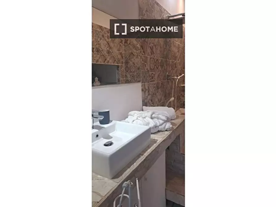 Immagine 8 di Camera condivisa in affitto  in Alzaia Naviglio Pavese a Milano