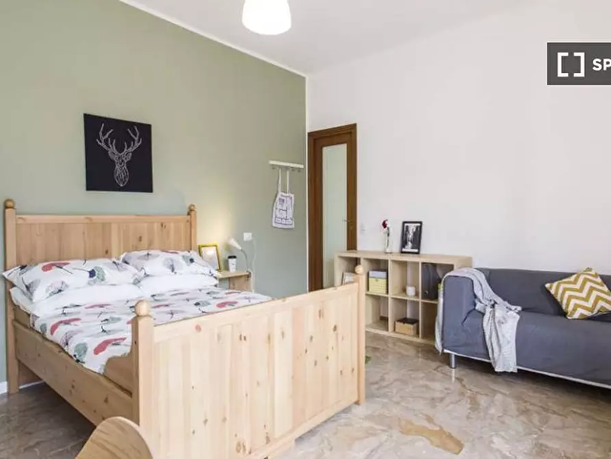 Immagine 2 di Camera condivisa in affitto  in Via Caproni a Milano