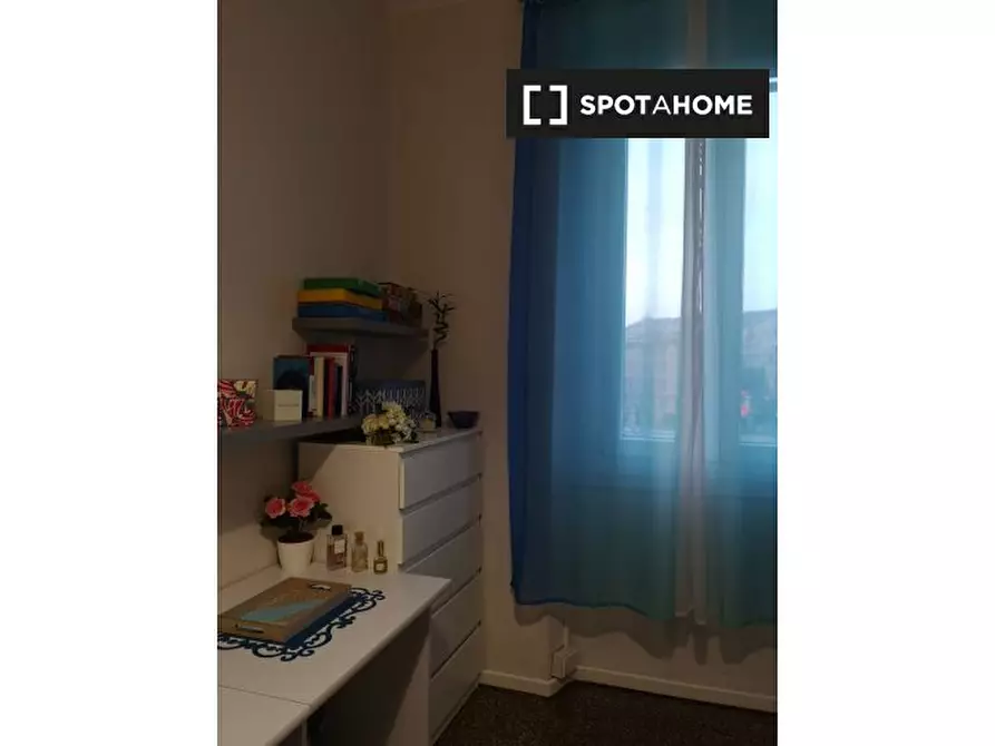 Immagine 5 di Camera condivisa in affitto  in Via Montevideo a Genova