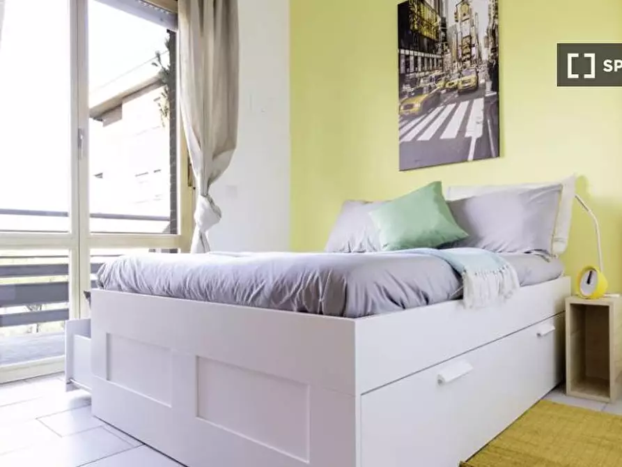 Immagine 2 di Camera condivisa in affitto  in Via Fiume delle Perle a Roma