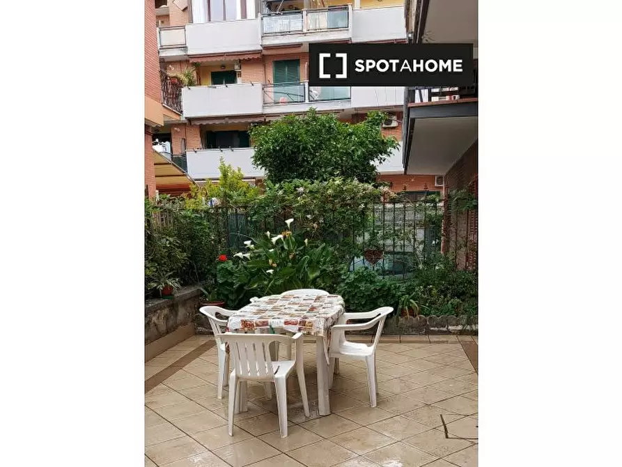 Immagine 19 di Camera condivisa in affitto  in Via Sterope a Roma