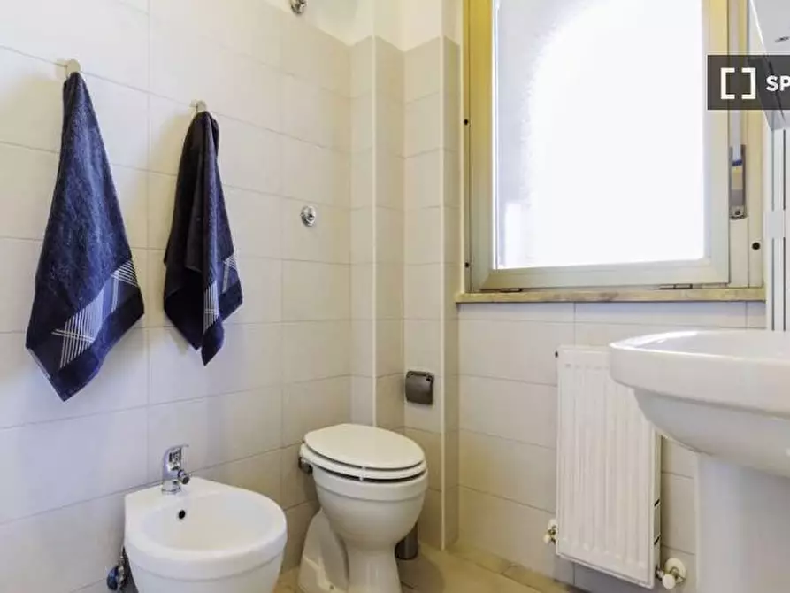 Immagine 7 di Camera condivisa in affitto  in Via Fiume delle Perle a Roma