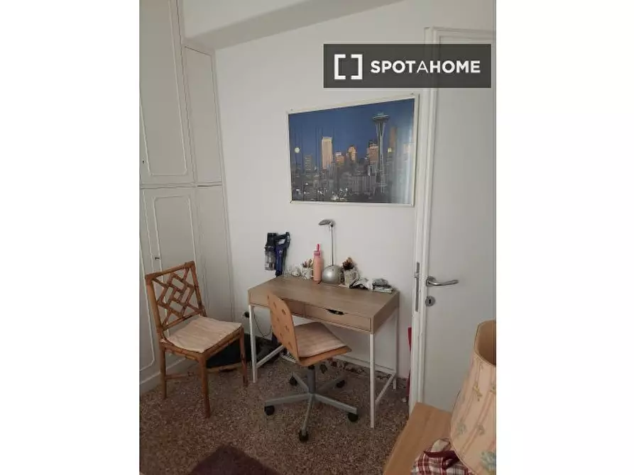 Immagine 3 di Camera condivisa in affitto  in Via Bolzano a Roma