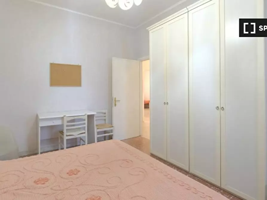 Immagine 3 di Camera condivisa in affitto  in Viale Guglielmo Marconi, 00146 Roma RM, Italy a Roma