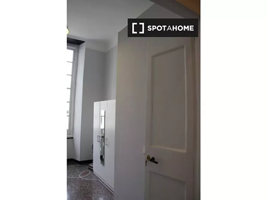 Immagine 3 di Camera condivisa in affitto  in Piazza del Campo a Genova