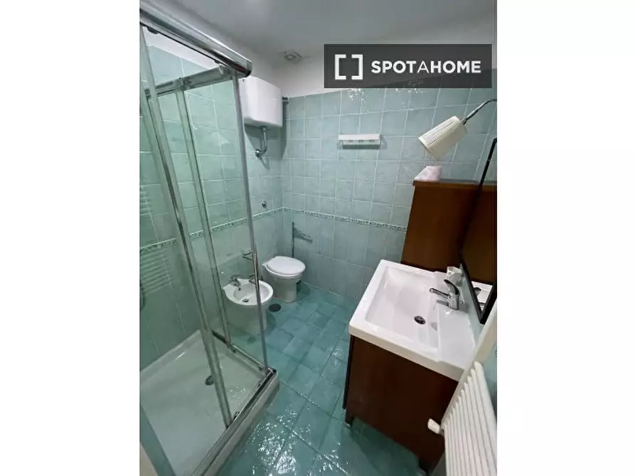 Immagine 12 di Camera condivisa in affitto  in Via Luigi Settembrini a Napoli