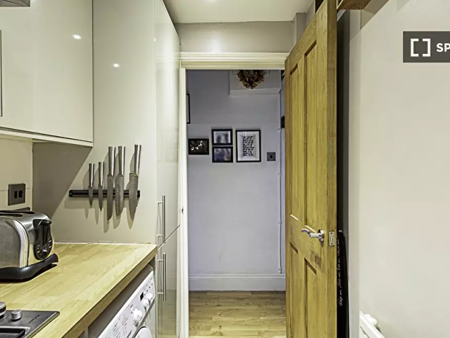 Immagine 15 di Appartamento in affitto  in Grafton Road a Ealing