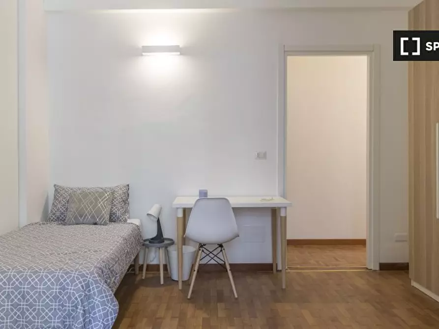 Immagine 3 di Camera condivisa in affitto  in Viale Campania a Milano