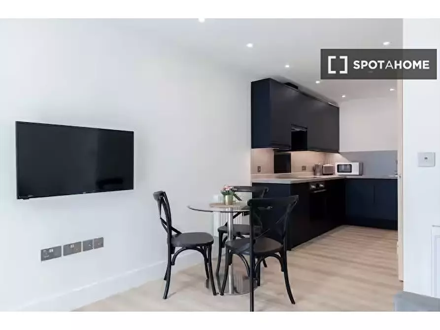Immagine 11 di Appartamento in affitto  in High St a Ealing