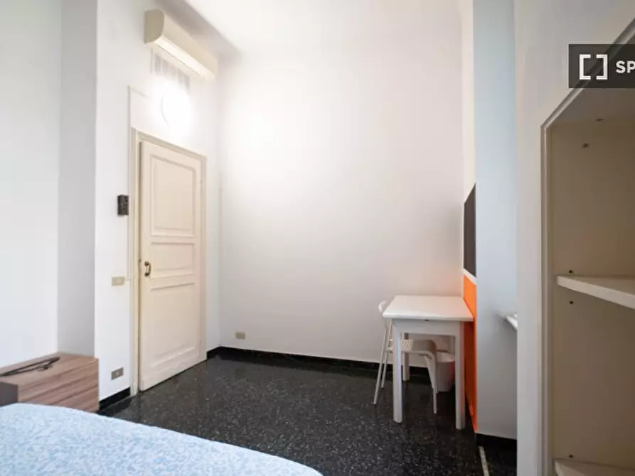 Immagine 3 di Camera condivisa in affitto  in MAGENTA /5 a Genova