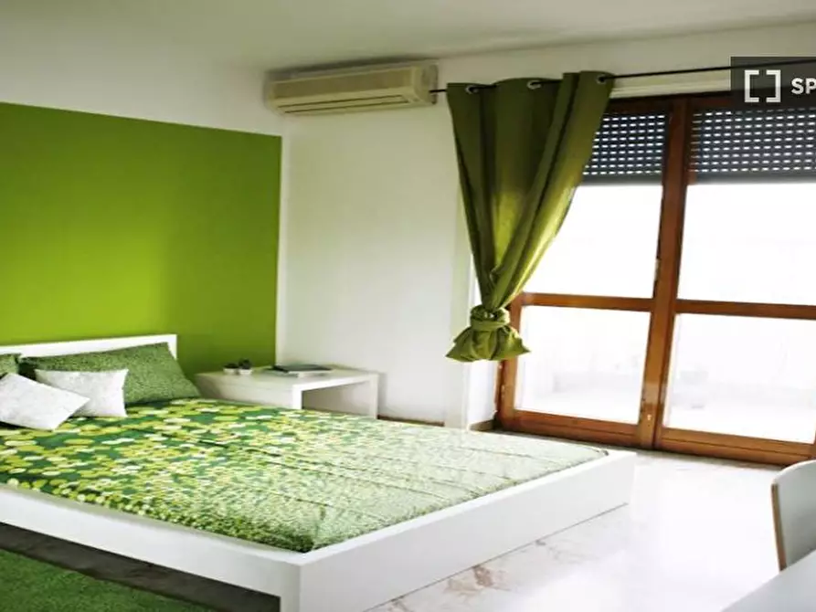 Immagine 3 di Camera condivisa in affitto  in Viale Abruzzi a Milano