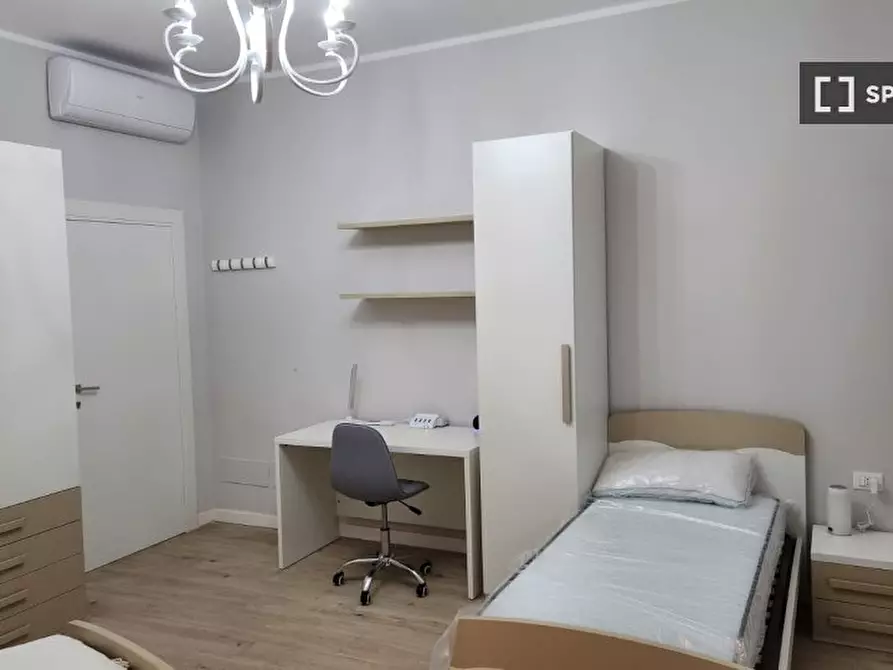 Immagine 1 di Camera condivisa in affitto  in Via Azzo Gardino a Bologna