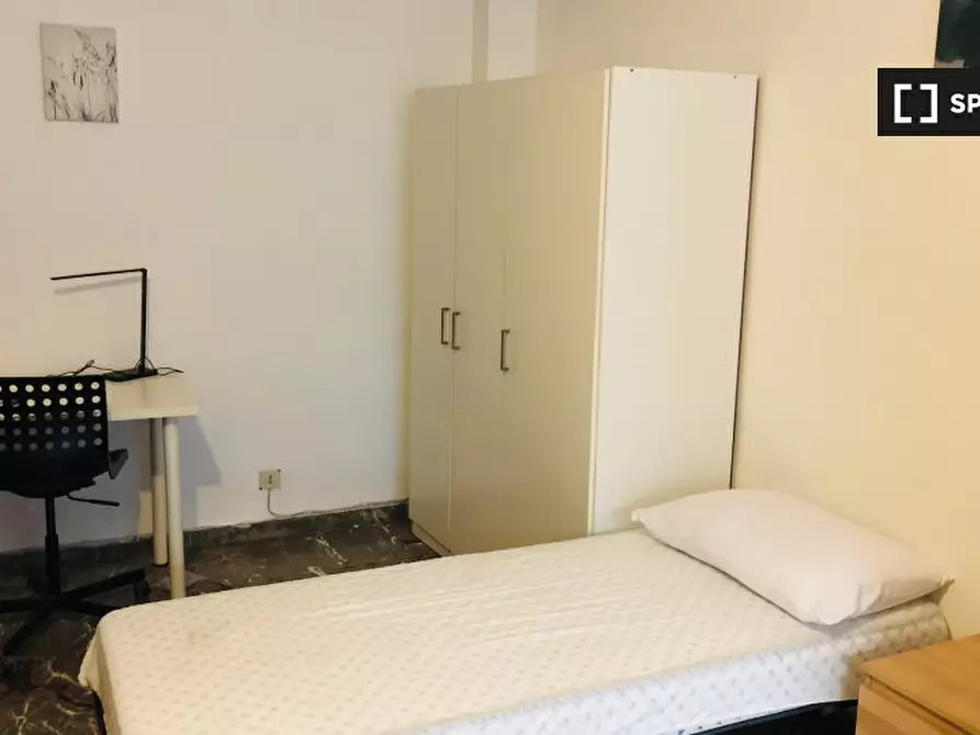 Immagine 3 di Camera condivisa in affitto  in Via Francesco Orestano a Roma