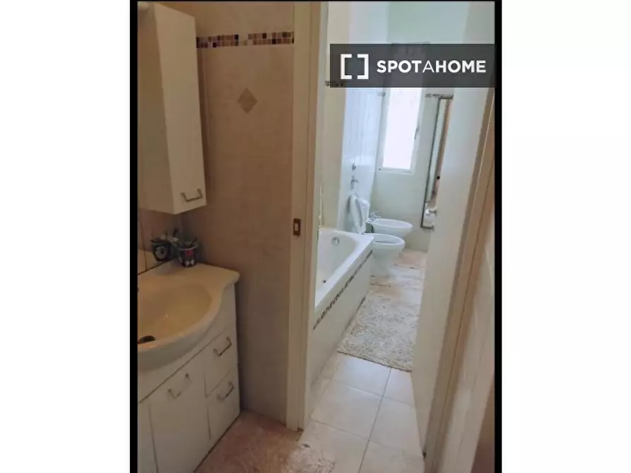 Immagine 8 di Camera condivisa in affitto  in Via Giacomo Quarenghi a Milano