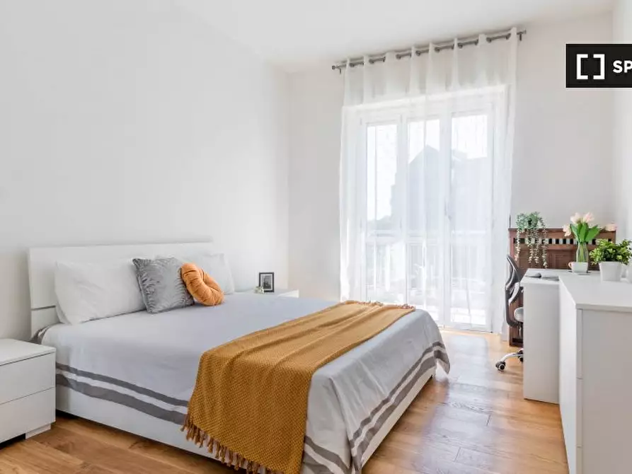 Immagine 1 di Camera condivisa in affitto  in Via Intra a Milano