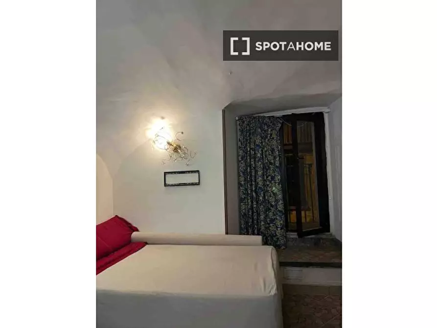 Immagine 17 di Appartamento in affitto  in Via Pellegrini a Napoli