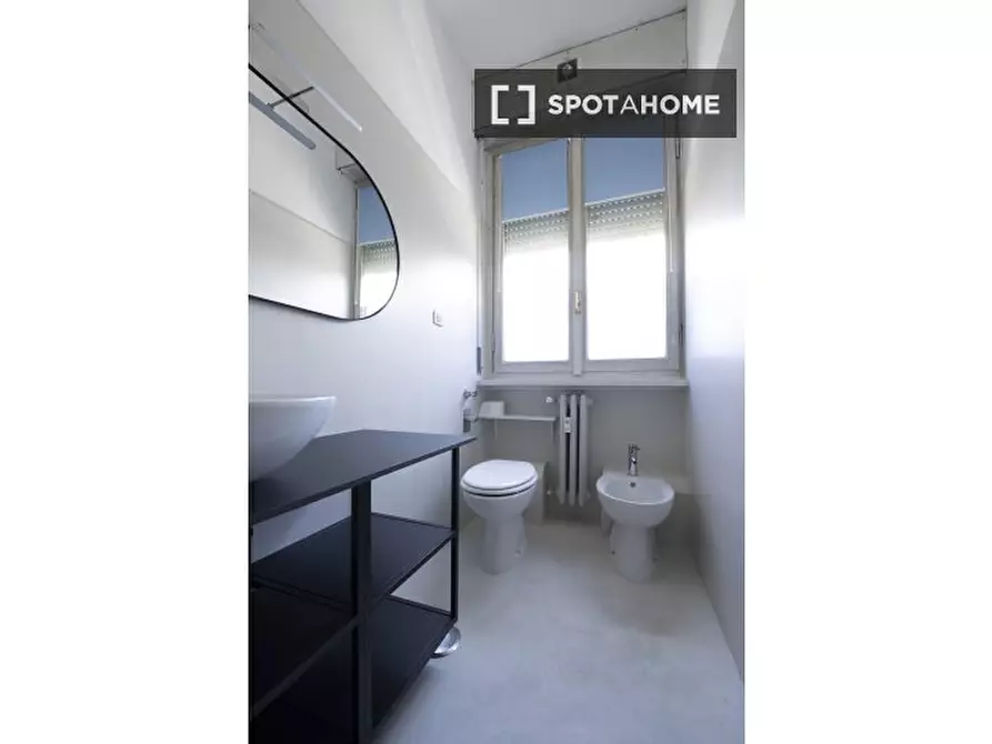 Immagine 17 di Camera condivisa in affitto  in Viale Francesco Restelli a Milano