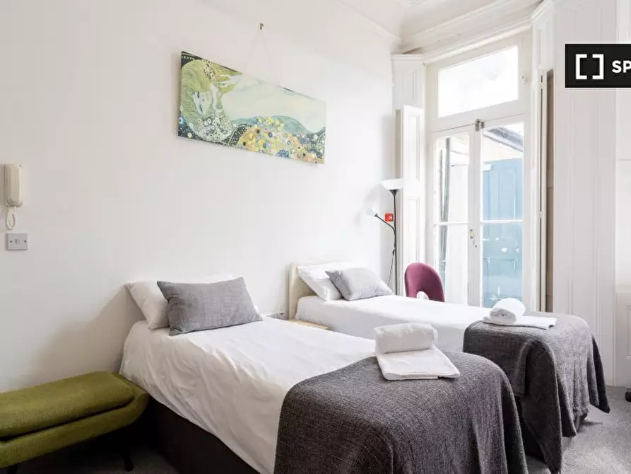 Immagine 2 di Camera condivisa in affitto  in Ground Floor Apartment a Kensington