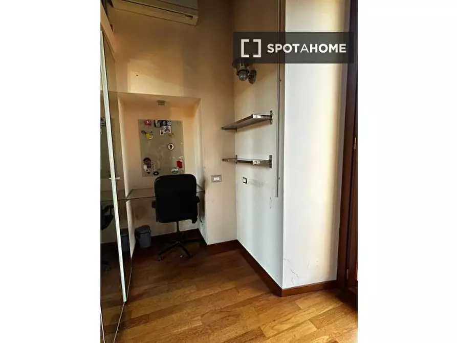 Immagine 17 di Camera condivisa in affitto  in Via Cavour a Roma