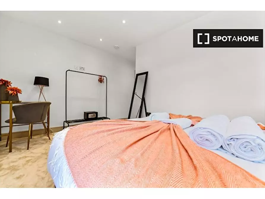 Immagine 17 di Appartamento in affitto  in Flat Goldman House - 122 Wembley Park drive HA9 8HP a Brent