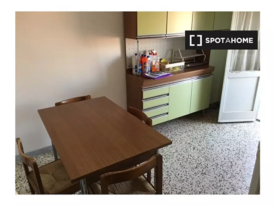 Immagine 3 di Camera condivisa in affitto  in Via Filippo Turati a Bologna