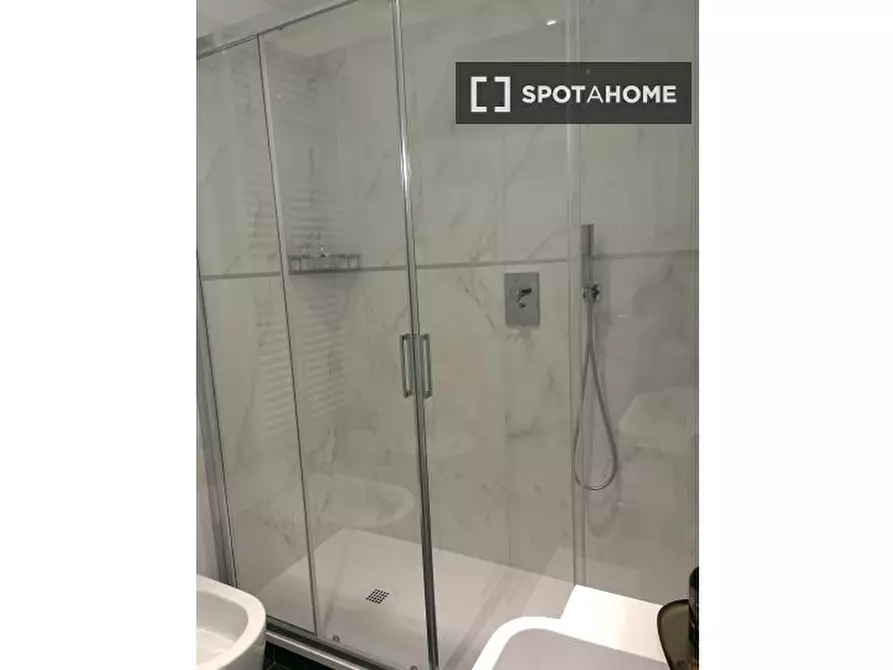 Immagine 10 di Appartamento in affitto  in Via Como a Roma