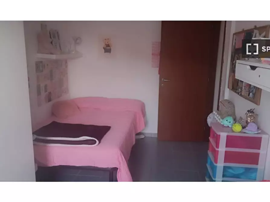 Immagine 2 di Camera condivisa in affitto  in Piazza Eschilo a Roma