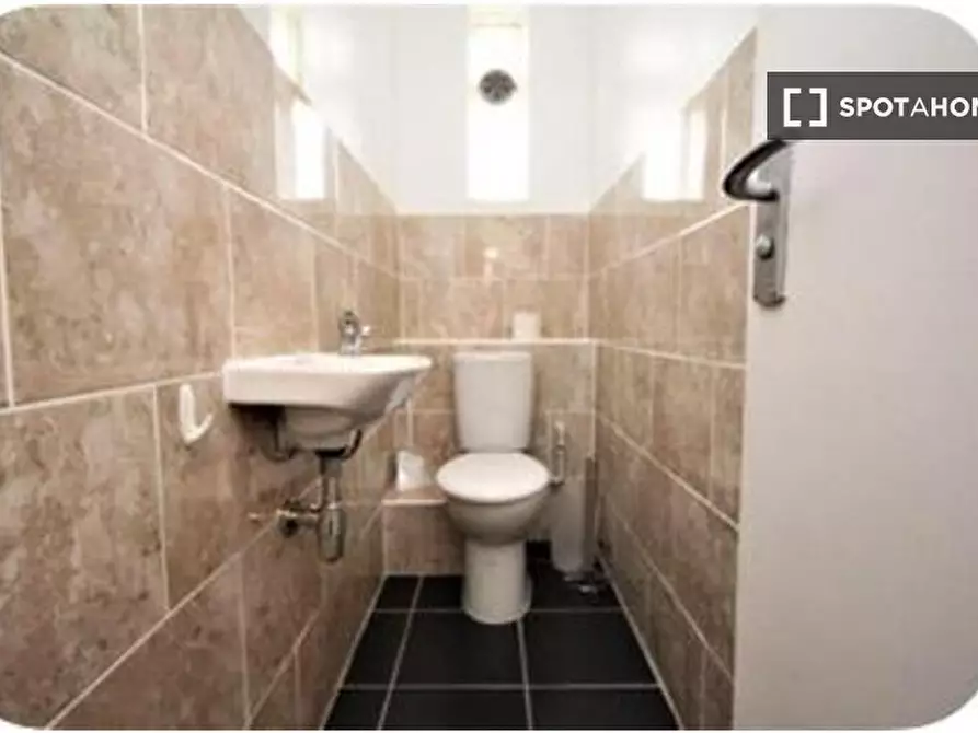 Immagine 3 di Appartamento in affitto  in 48 Arbour Square, London E1 0PP a Poplar