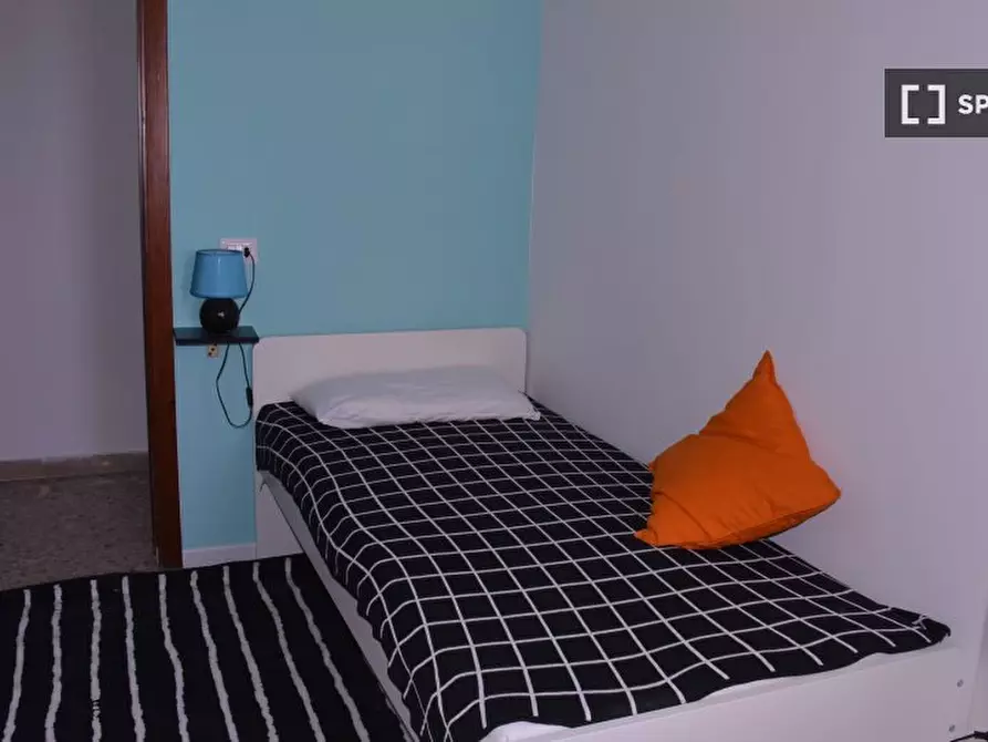 Immagine 16 di Camera condivisa in affitto  in Via dei Giudicati n a Cagliari