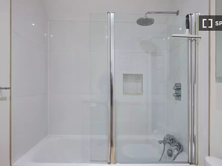 Immagine 17 di Appartamento in affitto  in Santos Road a Wandsworth