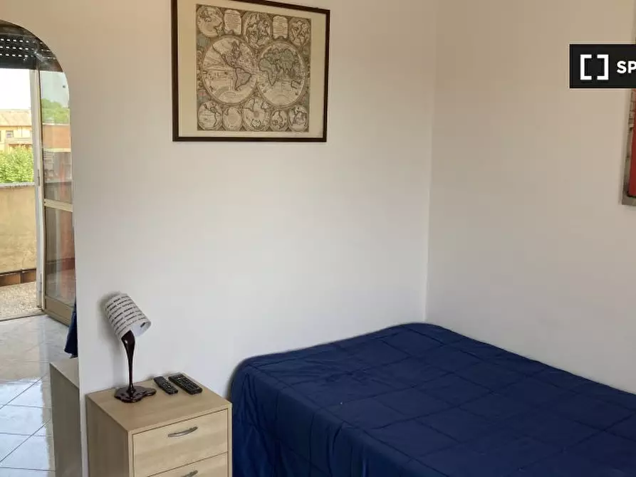 Immagine 2 di Camera condivisa in affitto  in Via Adriano Cecioni a Roma