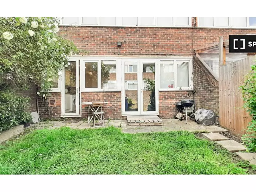 Immagine 10 di Camera condivisa in affitto  in INWORTH WALK a Islington