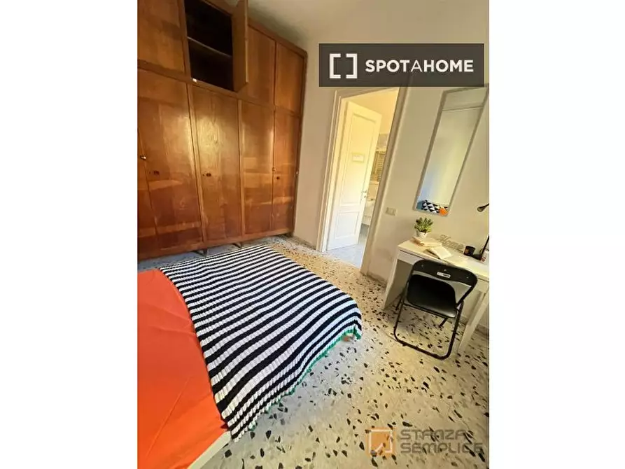 Immagine 2 di Camera condivisa in affitto  in Via Grazia Deledda a Cagliari