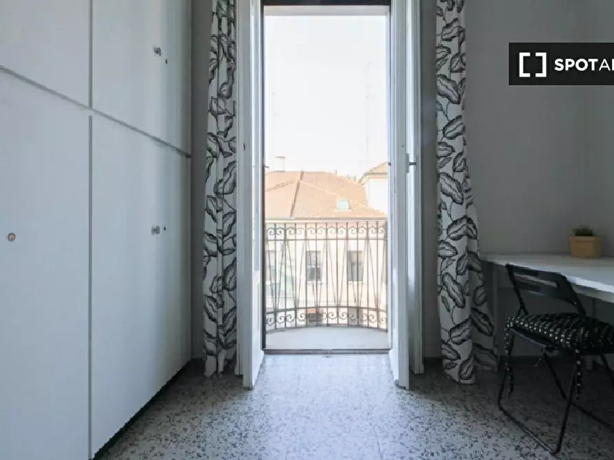 Immagine 2 di Camera condivisa in affitto  in Via Luigi Boccherini a Milano