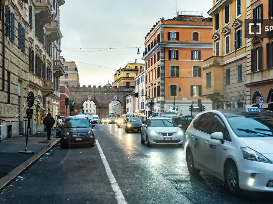 Immagine 6 di Camera condivisa in affitto  in Via Alberico II a Roma