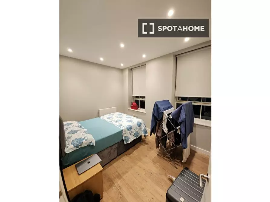Immagine 4 di Ufficio in affitto  in Mcmillan House a Sutton