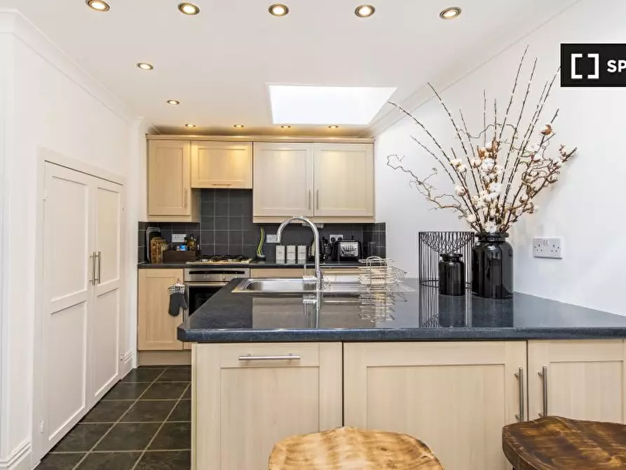 Immagine 6 di Appartamento in affitto  in a Ledbury Mews North a Kensington