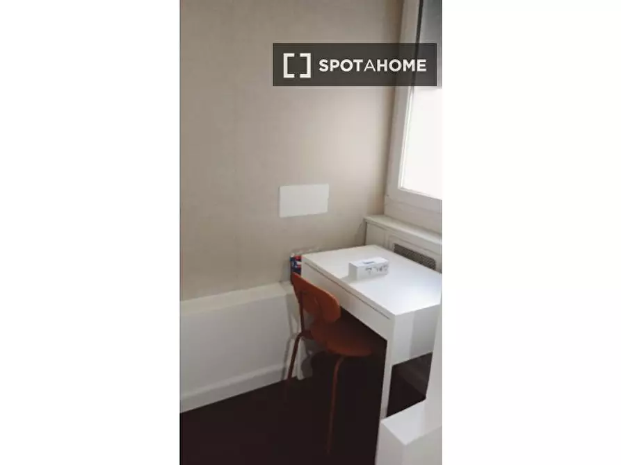 Immagine 2 di Camera condivisa in affitto  in Via Giovanni Brugnoli a Bologna