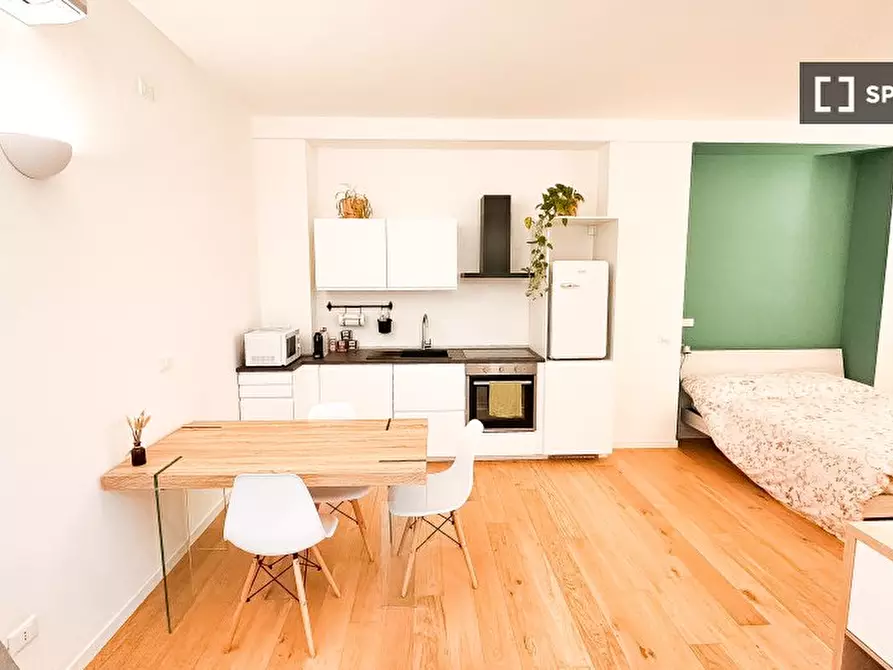 Immagine 10 di Ufficio in affitto  in Via Giambellino a Milano