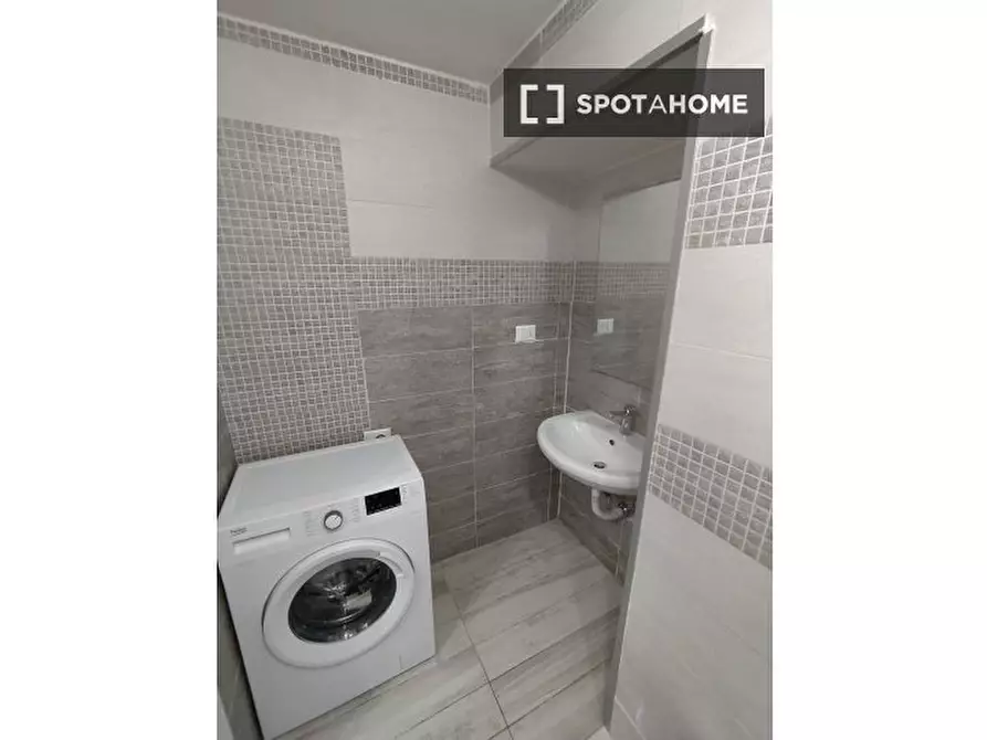 Immagine 8 di Ufficio in affitto  in Via Ventaglieri a Napoli