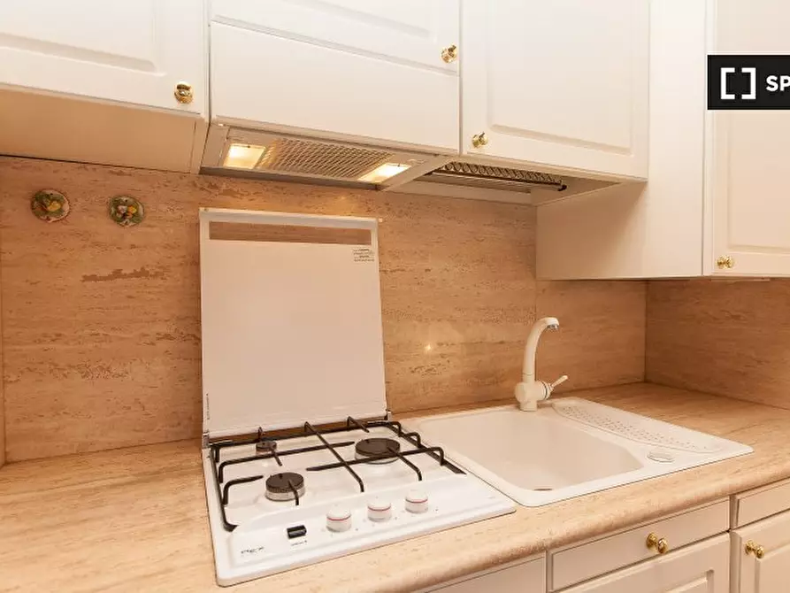 Immagine 3 di Appartamento in affitto  in Via del Gambero, 00187 Roma RM, Italy a Roma