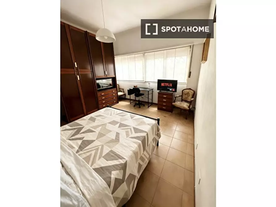 Immagine 2 di Camera condivisa in affitto  in Via Duccio di Buoninsegna a Roma